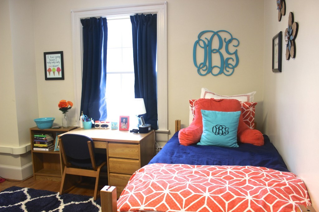 When shopping for bedding, keep in mind that most college dorms have twin XL beds. Photo courtesy healthy-liv.com.